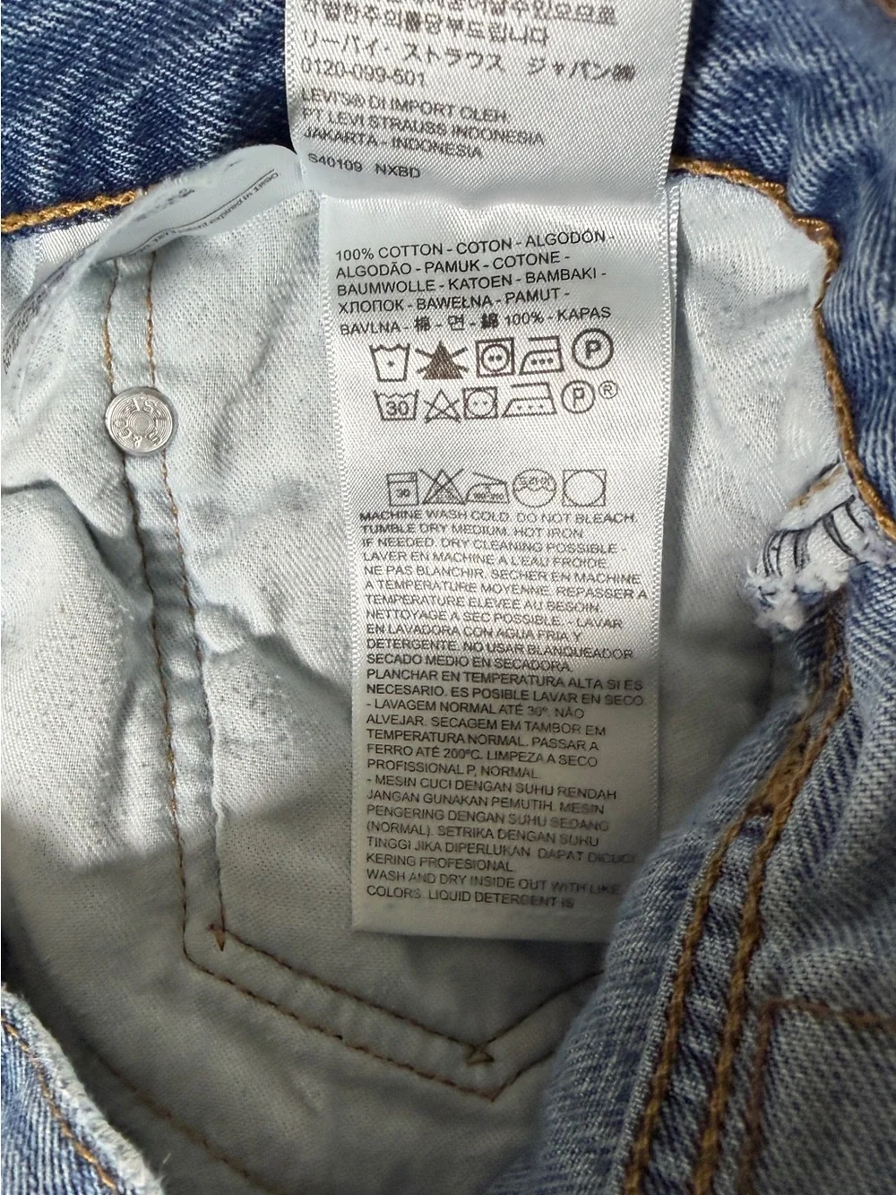 Levi's 550 Medium Wash Jeans, Actual Fit 36 X 31 READ DESCRIPTION